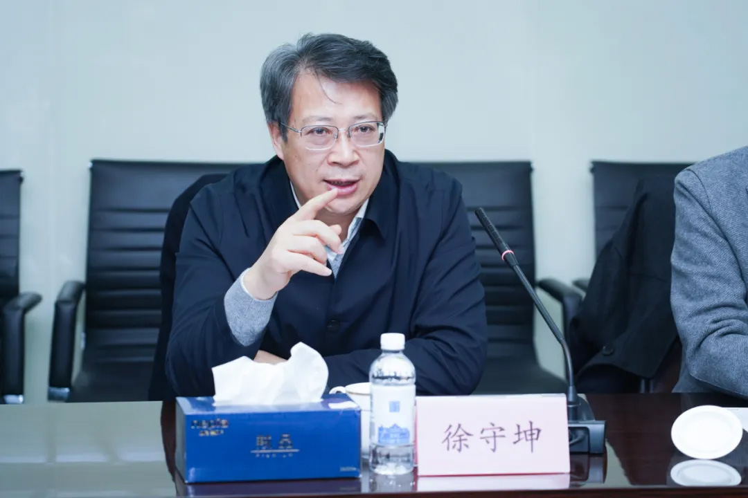 常州大学徐守坤书记、陈海群校长一行莅临冰球突破mg参观考察(图3)